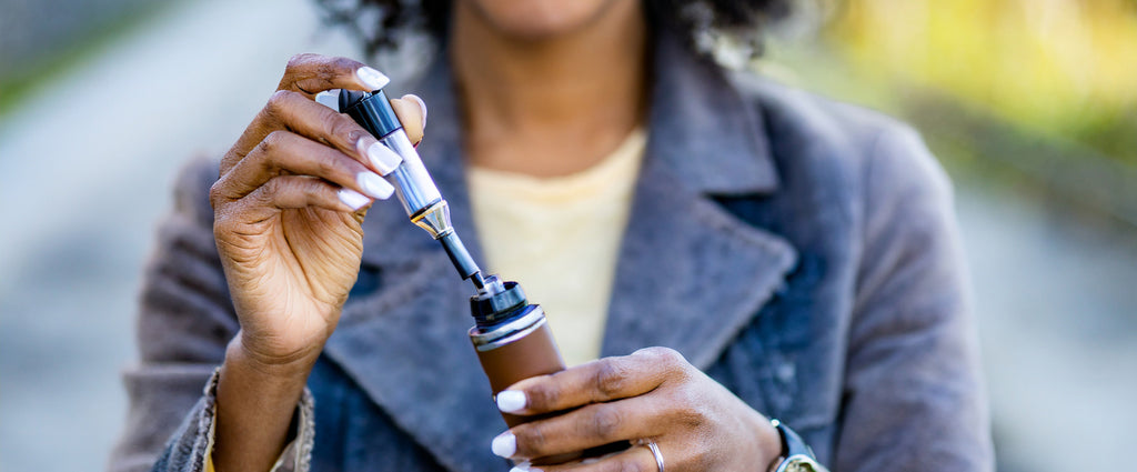 e liquide cbd inséré dans un vape pen